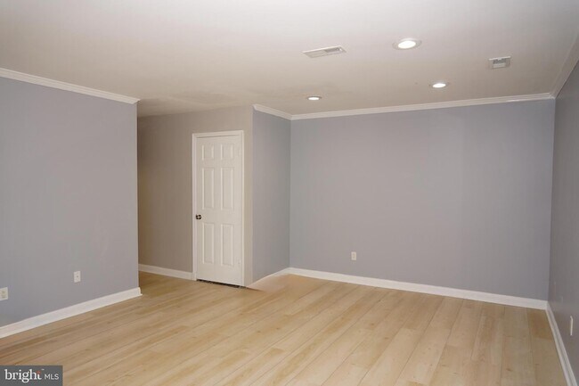Building Photo - 8 Cross Falls Cir