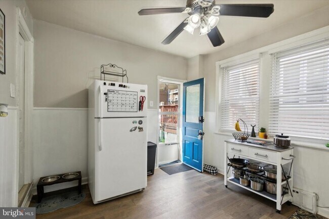 Building Photo - 470 Shurs Ln