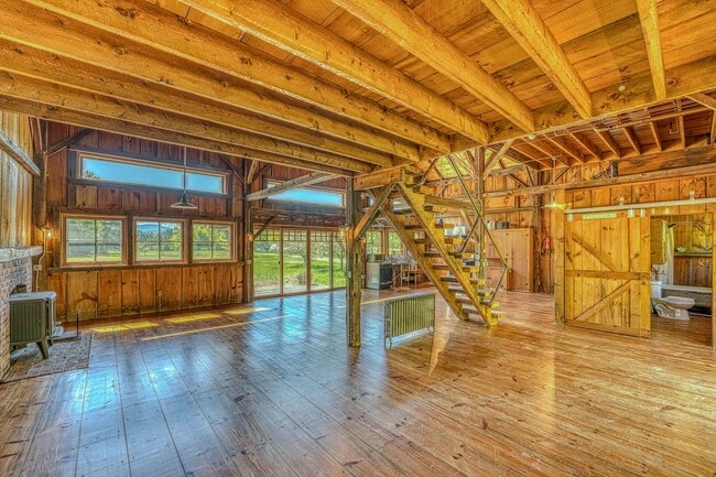Building Photo - 398 Plains Rd