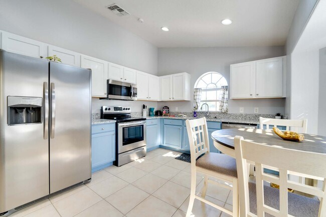 Building Photo - 532 Viola Dr