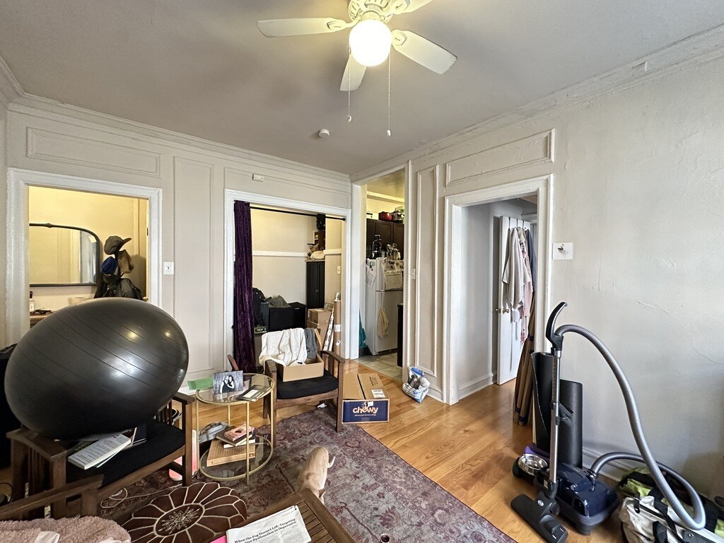 Building Photo - 1371 W Estes Ave