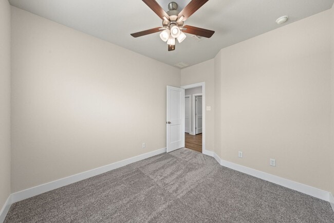 Building Photo - 8110 Bridgepointe Dr