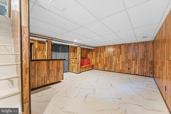 Building Photo - 9 N Greenbrier St