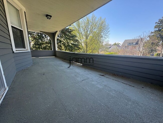 Building Photo - 2121 Carabel Ave