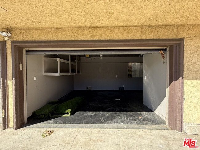 Building Photo - 1505 S Dunsmuir Ave