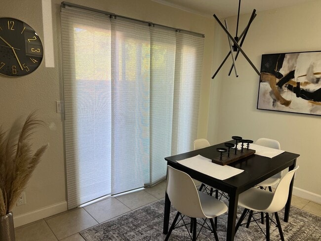 Building Photo - Charming 3 Bedroom Townhome in Vacaville