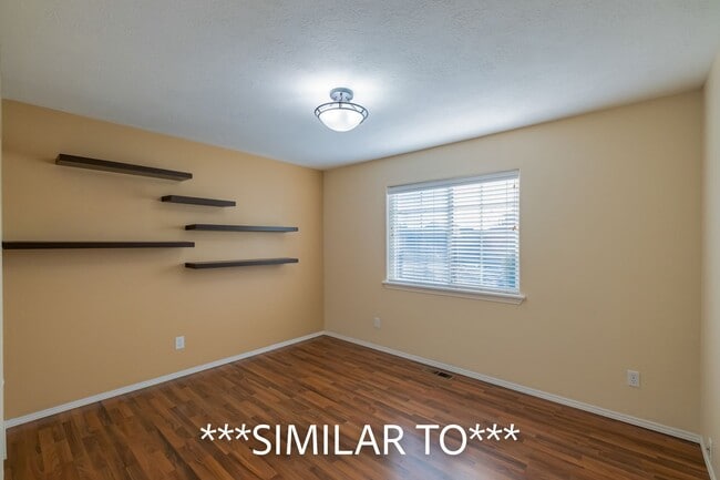 Building Photo - Two Bedroom Duplex in Great Neighborhood, Close to Schools! Pet Friendly!