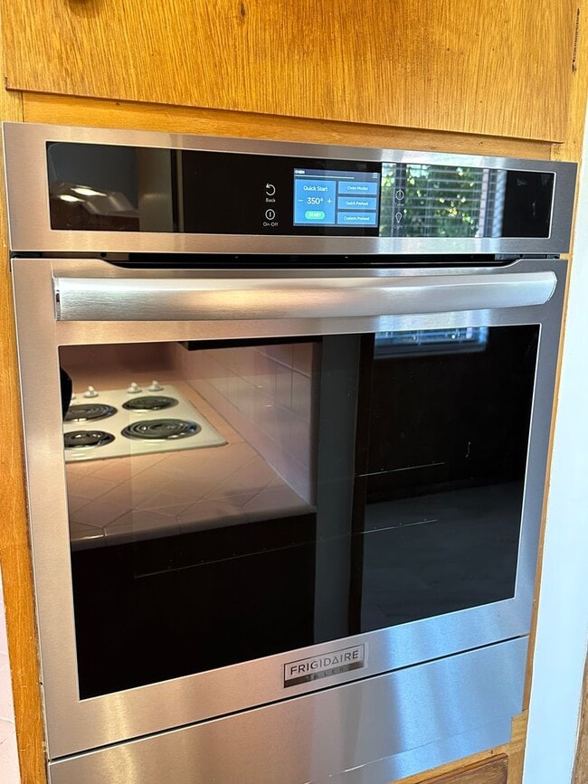 Building Photo - HOUSE - UPTOWN