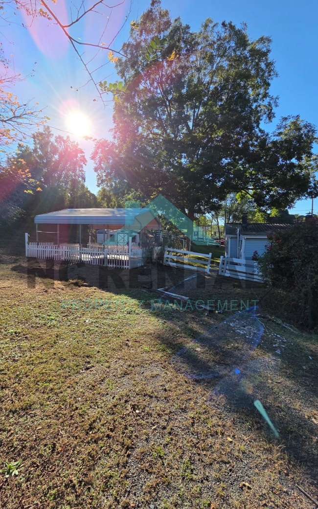 Building Photo - 715 3rd Ave