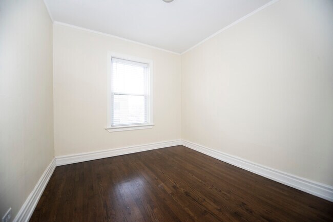Building Photo - 3701 N Hoyne Ave