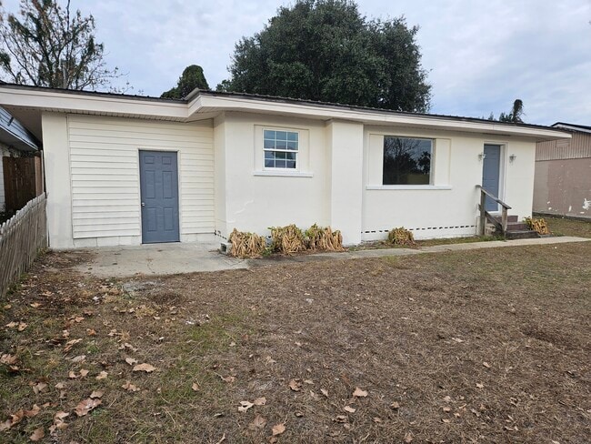 Building Photo - 1343 E Duval St