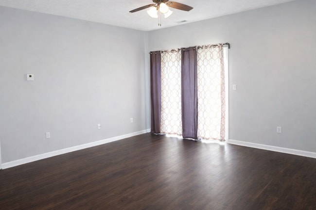 Building Photo - 9118 Clubhouse Dr