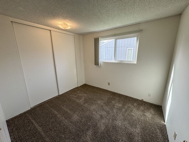 Building Photo - ANNETTE372-374