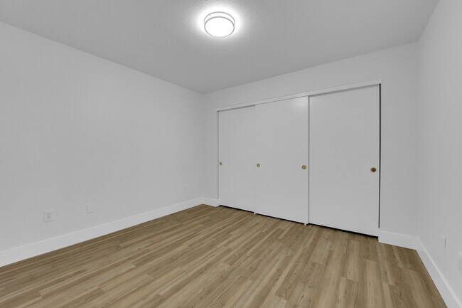 Building Photo - 8101 W Flamingo Rd