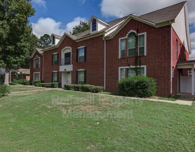Building Photo - 6 Fernwood Dr