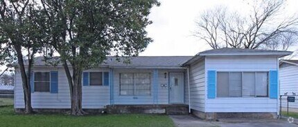 Building Photo - 1100 Estes Dr