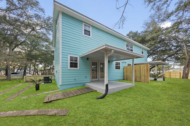 Building Photo - 220 Fir Ave