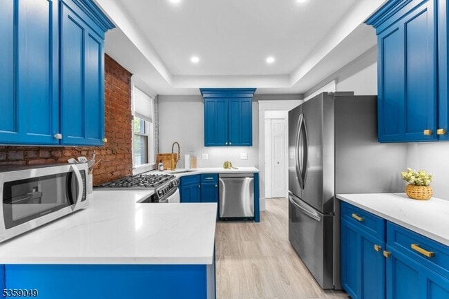 Building Photo - 32 Willowdale Ave