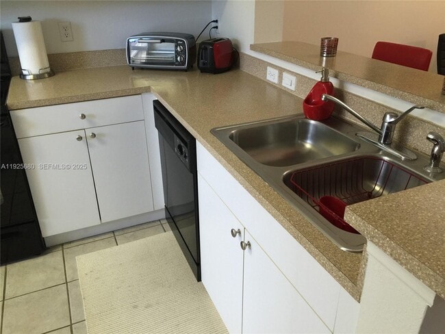 Building Photo - 8940 NE 8th Ave