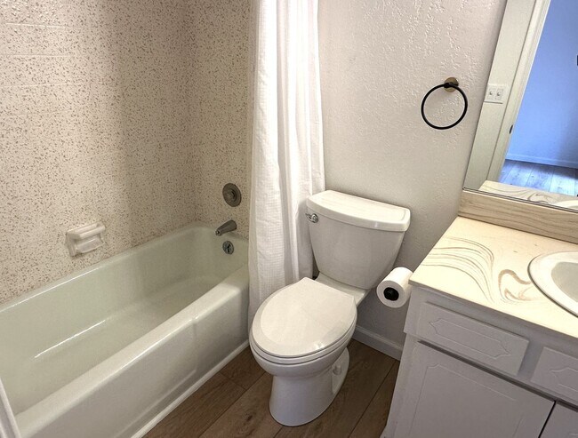 Building Photo - HOUSE - SEDONA - ROLLING HILLS ESTATES