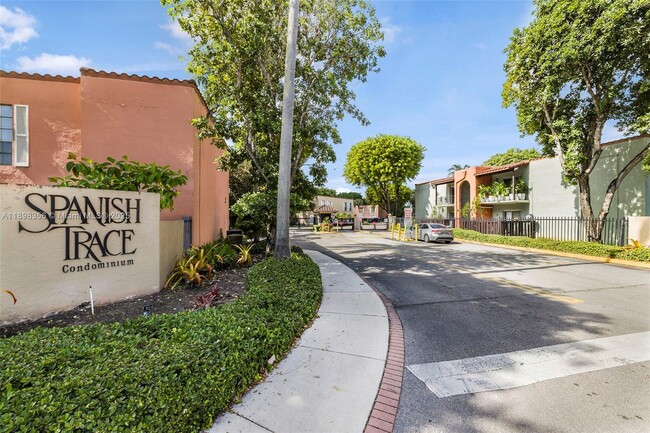 Building Photo - 10780 N Kendall Dr