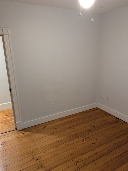 Building Photo - 184 Otis St