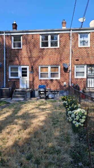 Building Photo - 855 Reverdy Rd