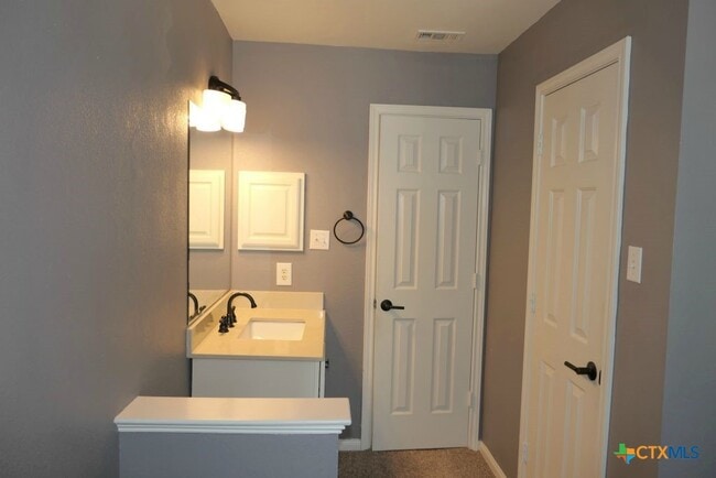 Building Photo - 413 Cattail Cir
