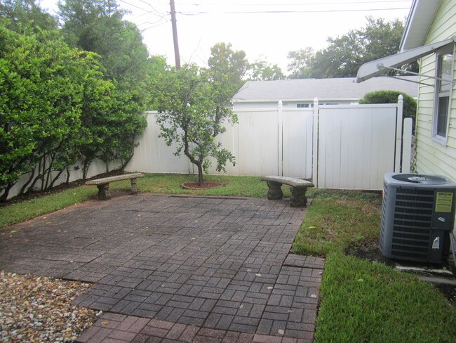 Building Photo - 700 31st Ave N