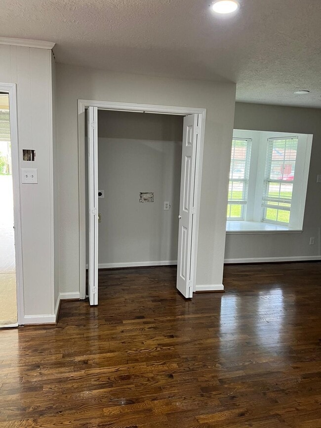 Building Photo - 2522 Kingsdale Dr
