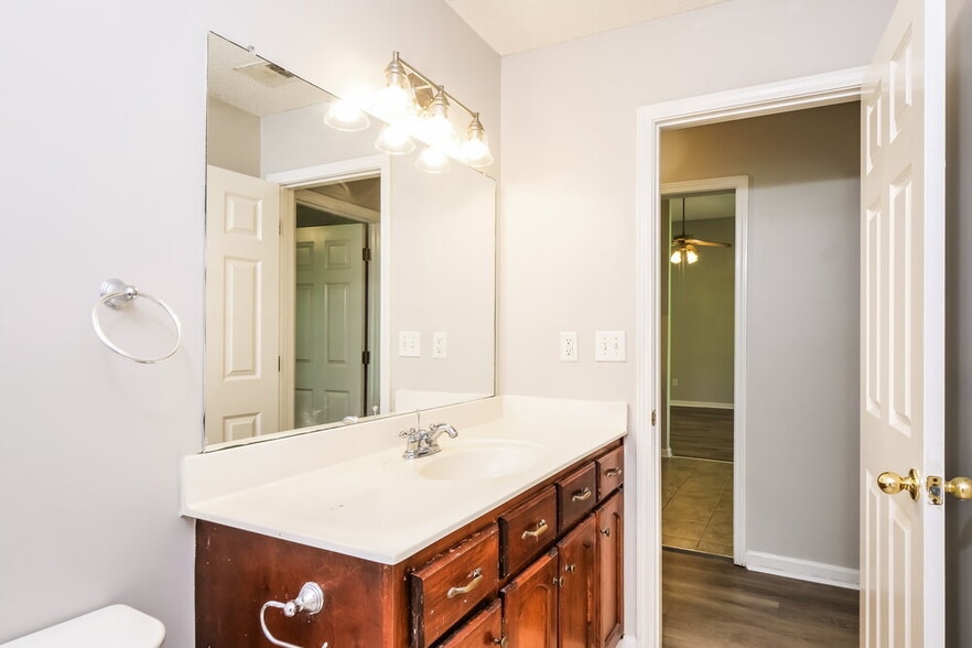 Building Photo - 5969 Telford Dr