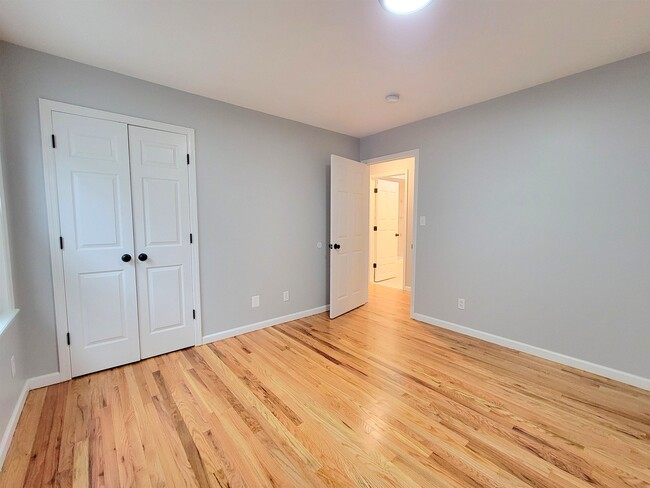 Building Photo - 11-13-13 Wallis Ave