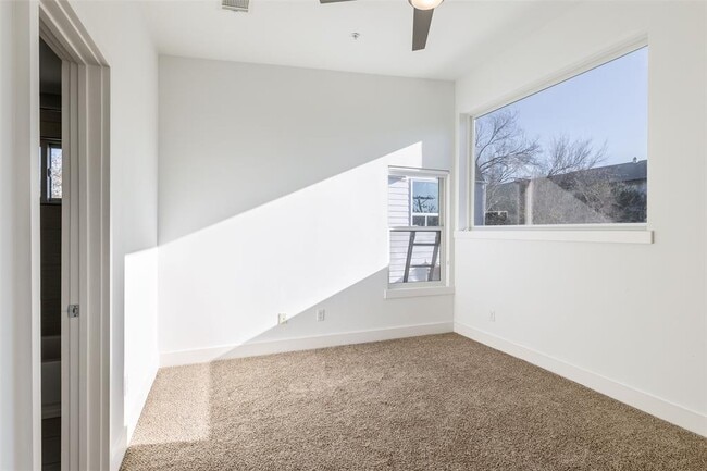 Building Photo - 2808 W 44th St