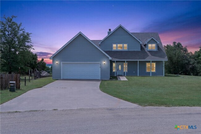 Building Photo - 1810 Mesa Oaks Cir