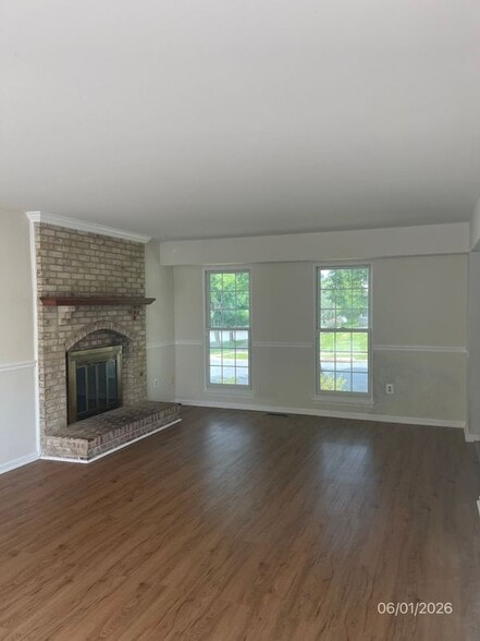Building Photo - 916 Pointer Ridge Dr