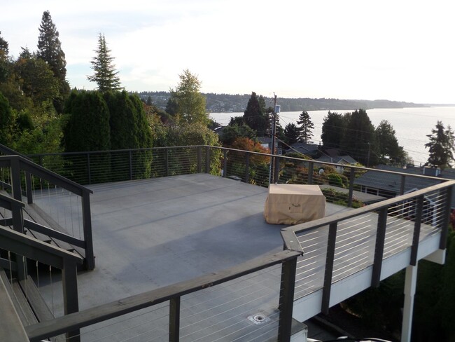 Building Photo - STUNNING VIEWS!! Amazing 4-Bedroom Home w/...