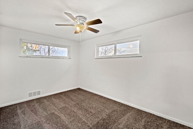 Building Photo - READY FOR MAY 15TH!! STUNNING & UPDATED 3-BEDROOM IN WHITE OAK!