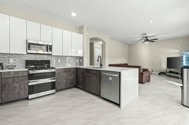 Building Photo - 7654 Jewelwood Dr