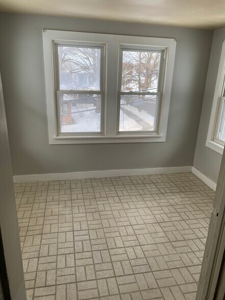 3 season sitting room - 12 Guilfoyle Ave