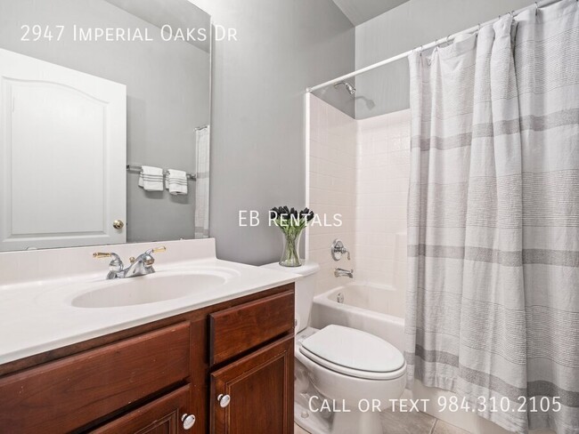 Building Photo - 2947 Imperial Oaks Dr