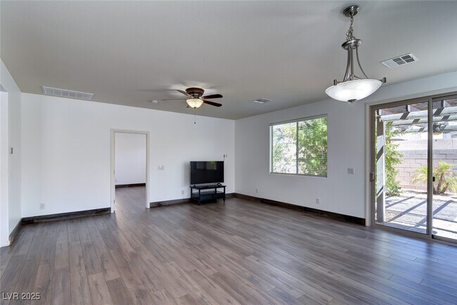 Building Photo - 1012 Via Canale Dr