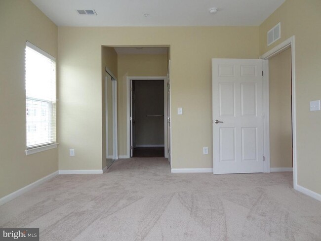 Building Photo - 7557 Stoney Run Dr