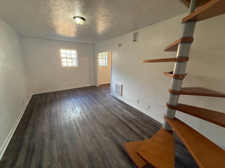 Building Photo - 1071-1073 Laurel Ln NW