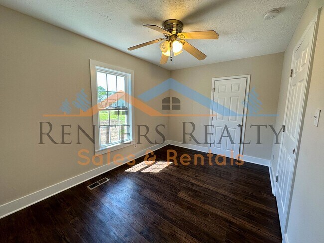 Building Photo - 3 Bedroom House with Storage Building