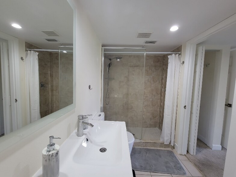 Building Photo - 701 S Madison Ave