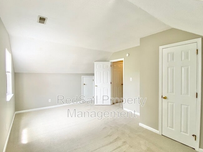 Building Photo - 815 Chapin Wood Dr