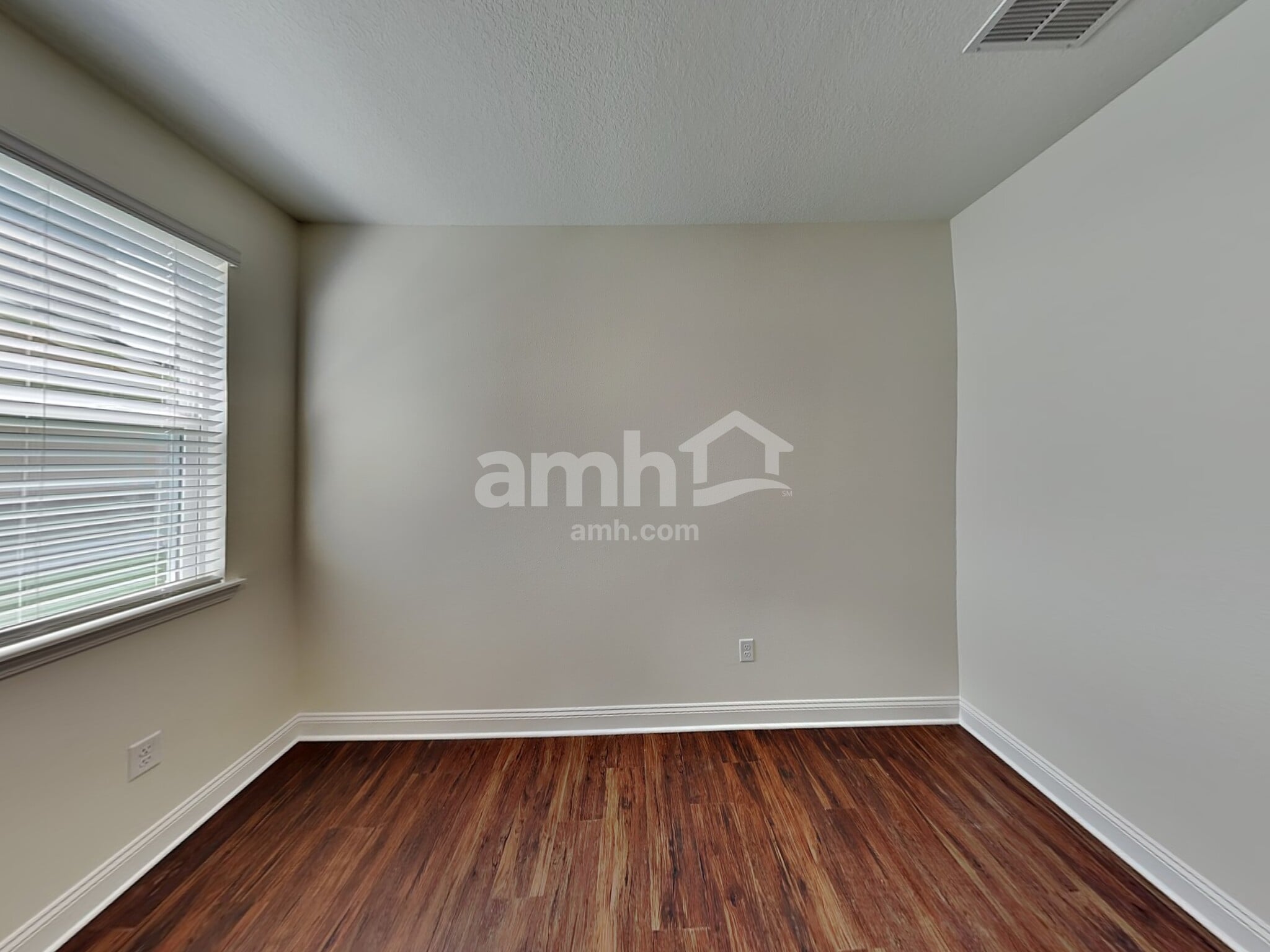 Building Photo - 329 Banyan Frst Dr