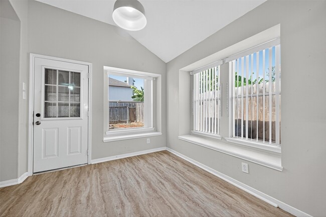 Building Photo - 14007 Hillingdale Ln