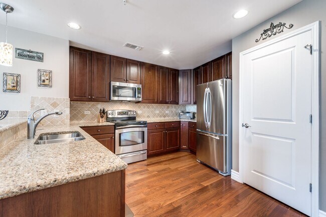 Building Photo - GORGEOUS FURNISHED CONDOMINIUM WITH GREAT ...