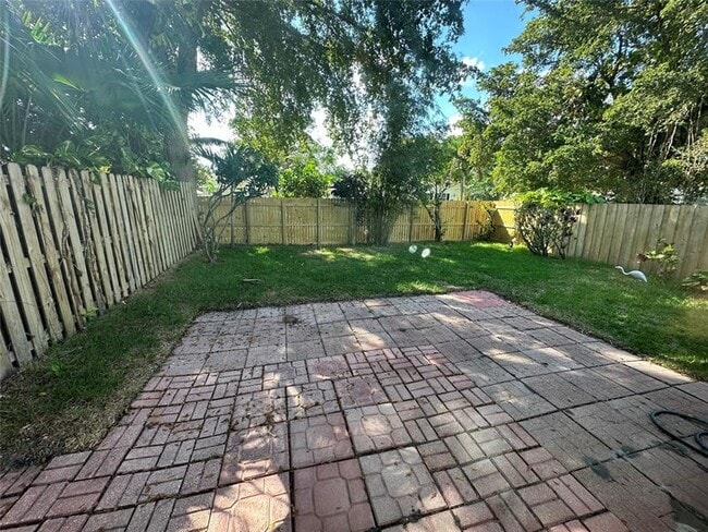 Building Photo - 814 SW 12th Pl